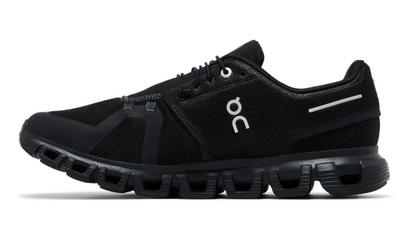 On Cloud 5 Total Black con amortiguación CloudTec y diseño minimalista en negro – Savage Too