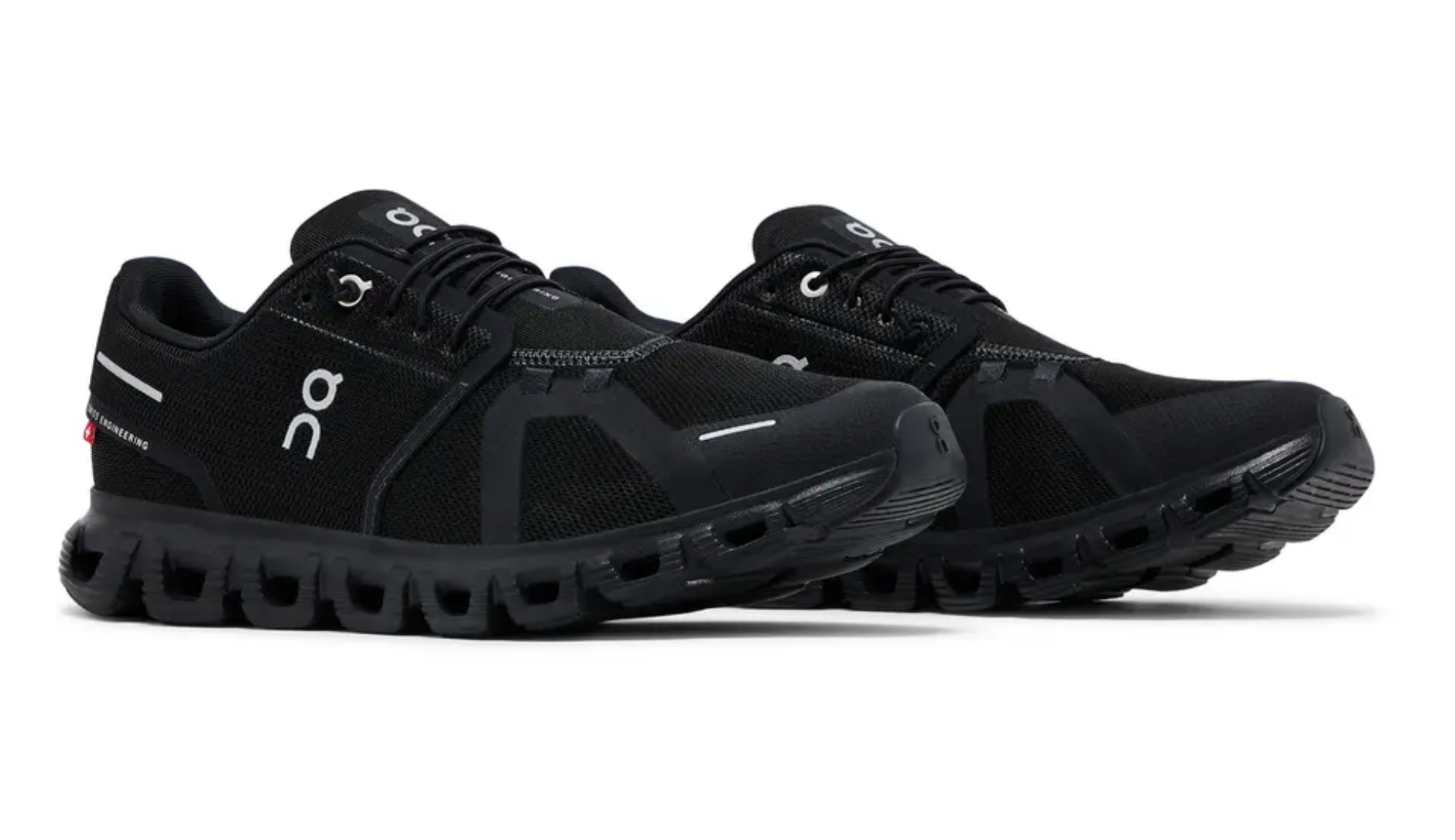 On Cloud 5 Total Black con amortiguación CloudTec y diseño minimalista en negro – Savage Too