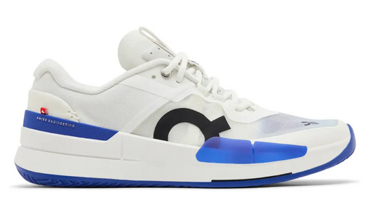 Tenis On The Roger Pro Clay Azul Hombre con suela de caucho y diseño blanco con azul intenso.