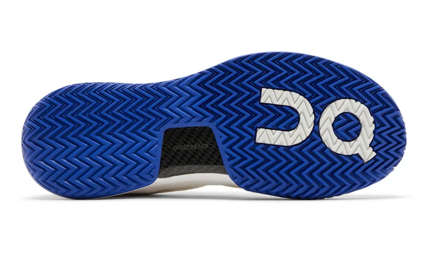 Tenis On The Roger Pro Clay Azul Hombre con suela de caucho y diseño blanco con azul intenso.