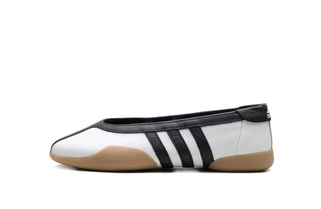 Adidas Taekwondo Mei Ballet – detalle de franjas negras