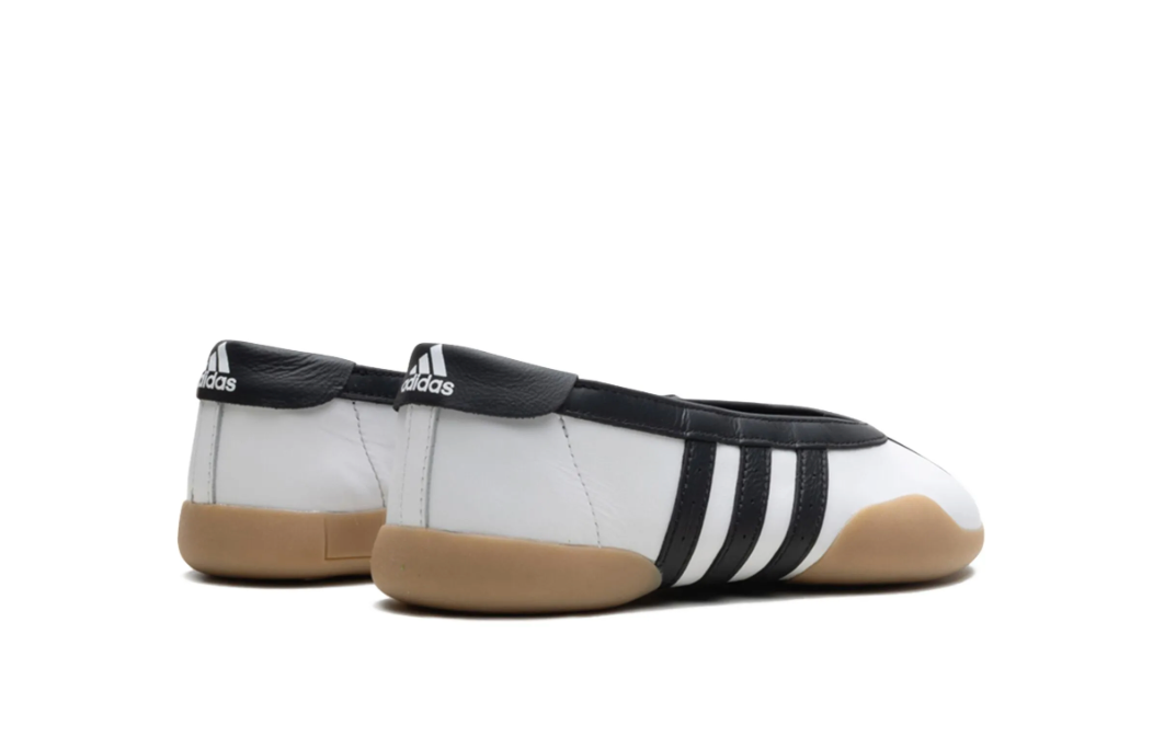 Adidas Taekwondo Mei Ballet – detalle de franjas negras