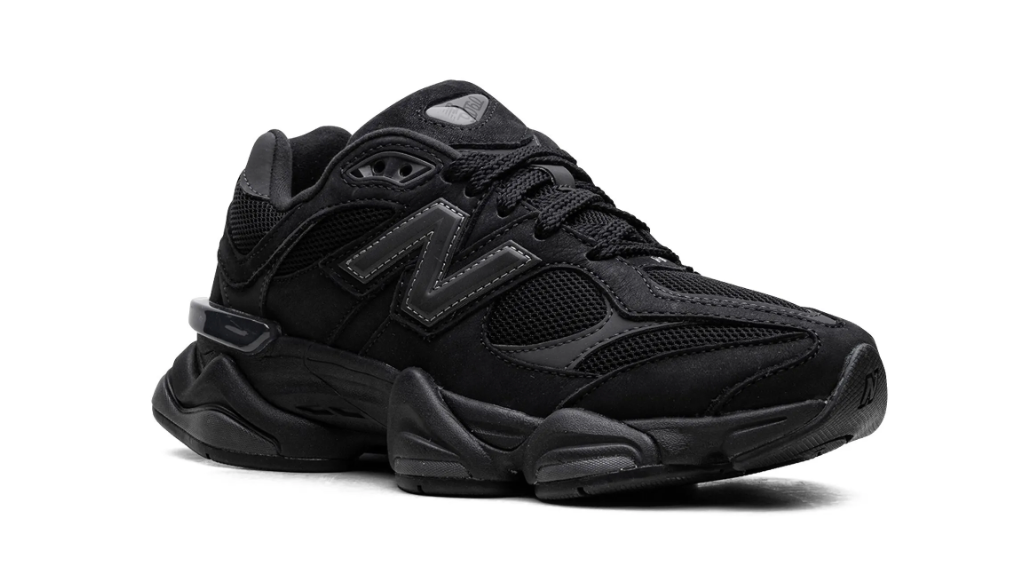 Tenis New Balance 9060 Negro México vista lateral.