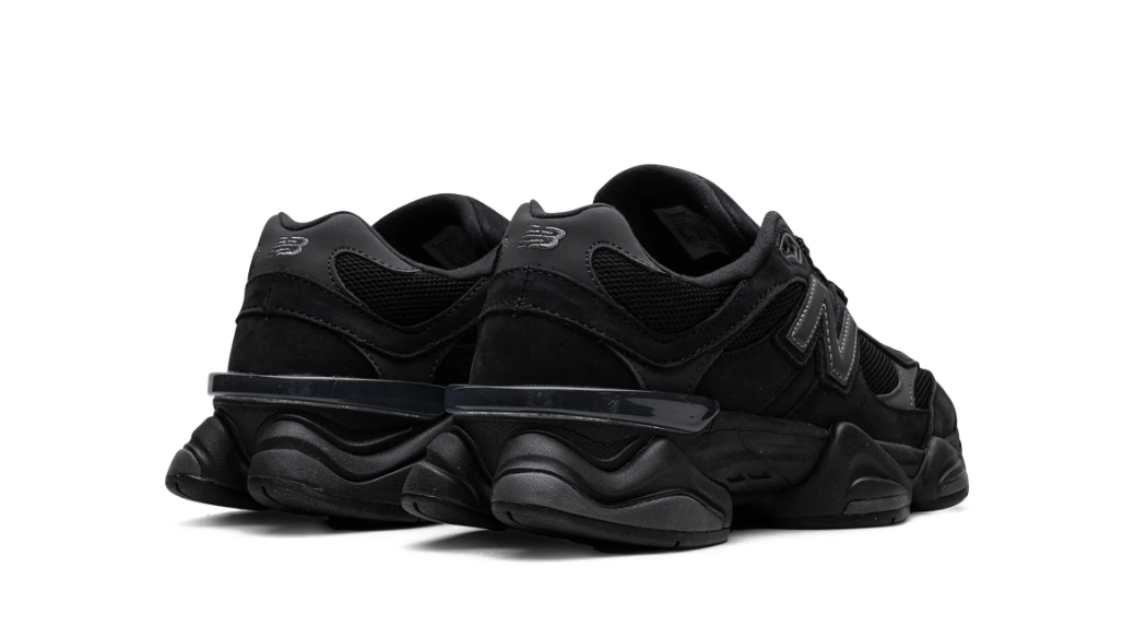 Tenis New Balance 9060 Negro México vista lateral.