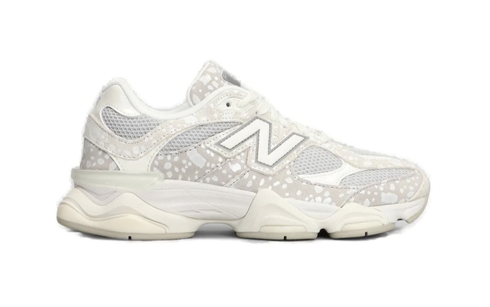 New Balance 9060 Puntitos Gris | Polka Dot detalle puntos