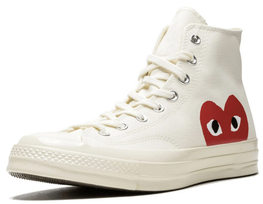 Converse CDG beige botín corazón rojo – tenis altos de lona beige con suela hueso y corazón rojo lateral