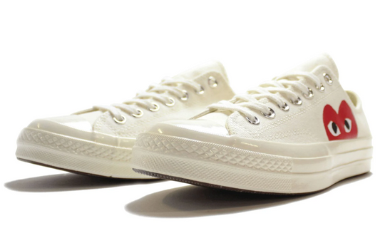 Converse CDG crema un corazón rojo – tenis beige de lona con corazón rojo lateral y suela color hueso unisex México