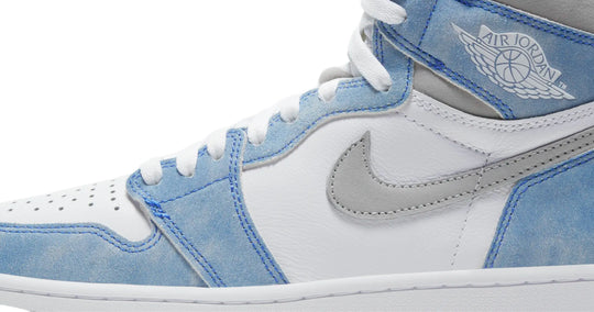 Jordan 1 Hyper Royal high con gamuza azul efecto vintage y piel blanca México