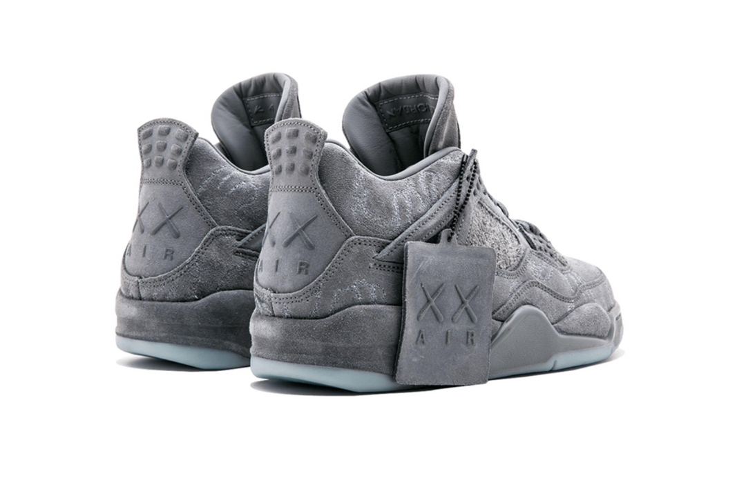 Jordan 4 Kaws color gris edición limitada con suela luminosa México