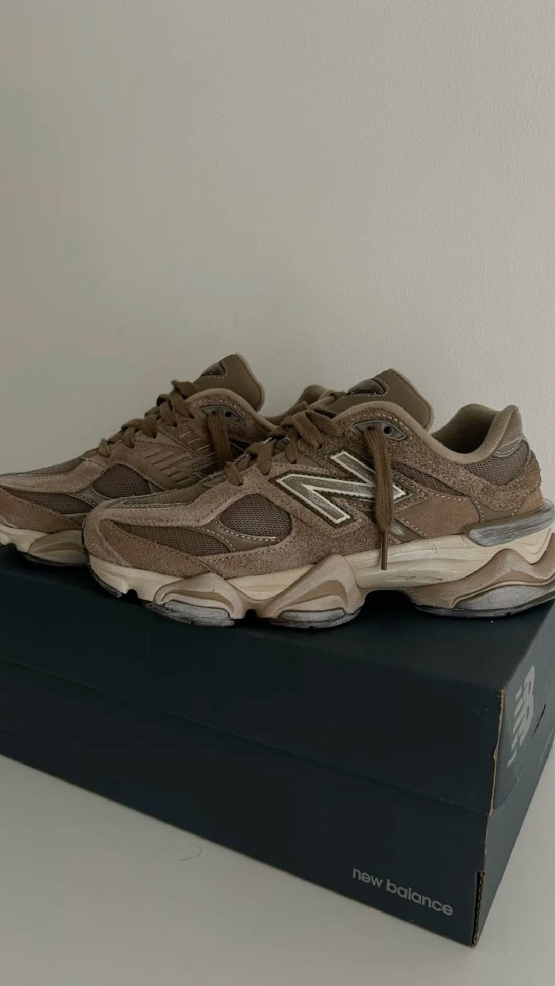 New Balance 9060 Mushroom Café Mujer
