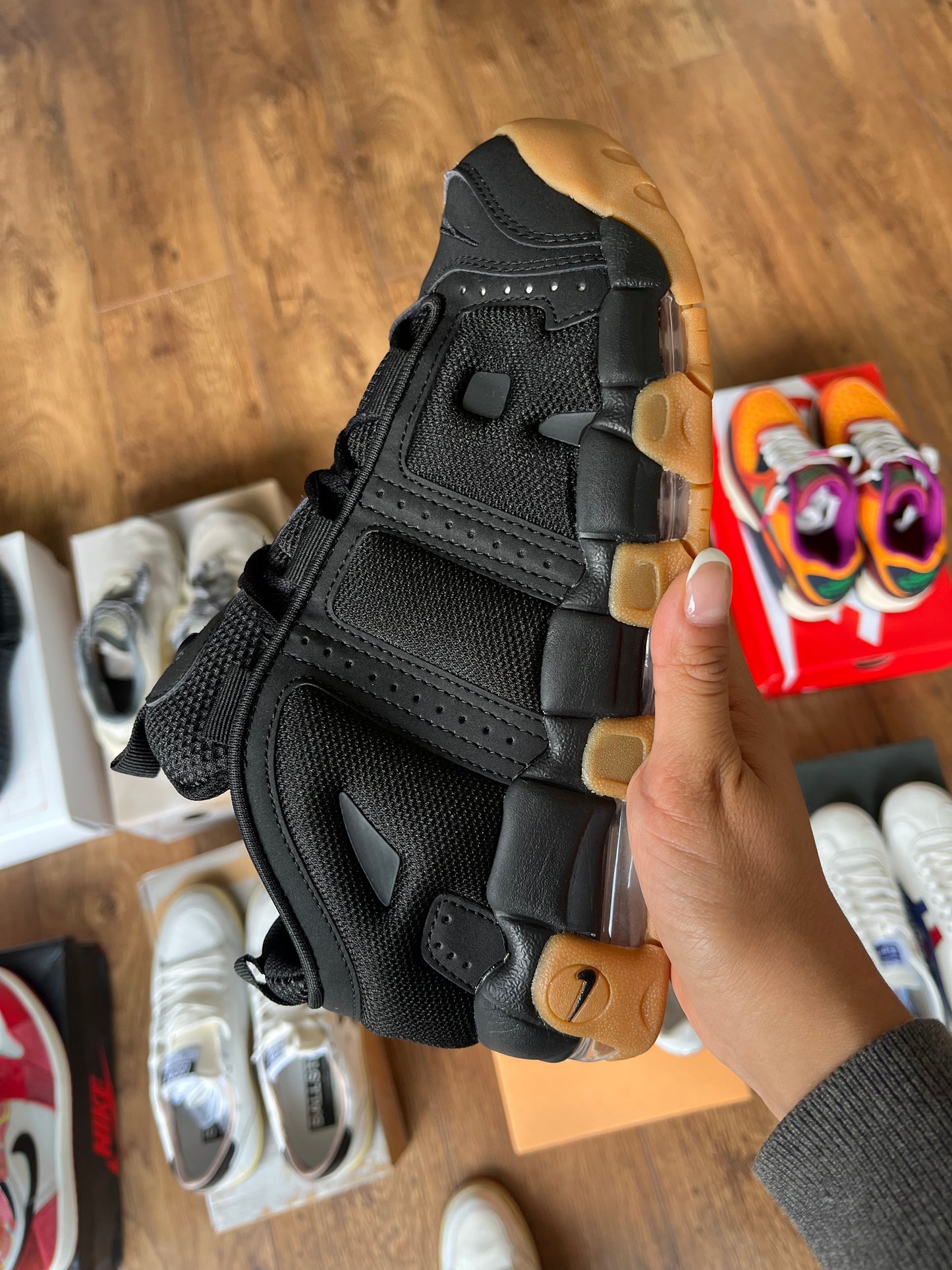 Tenis Nike Air More Uptempo Negro Suela Gum