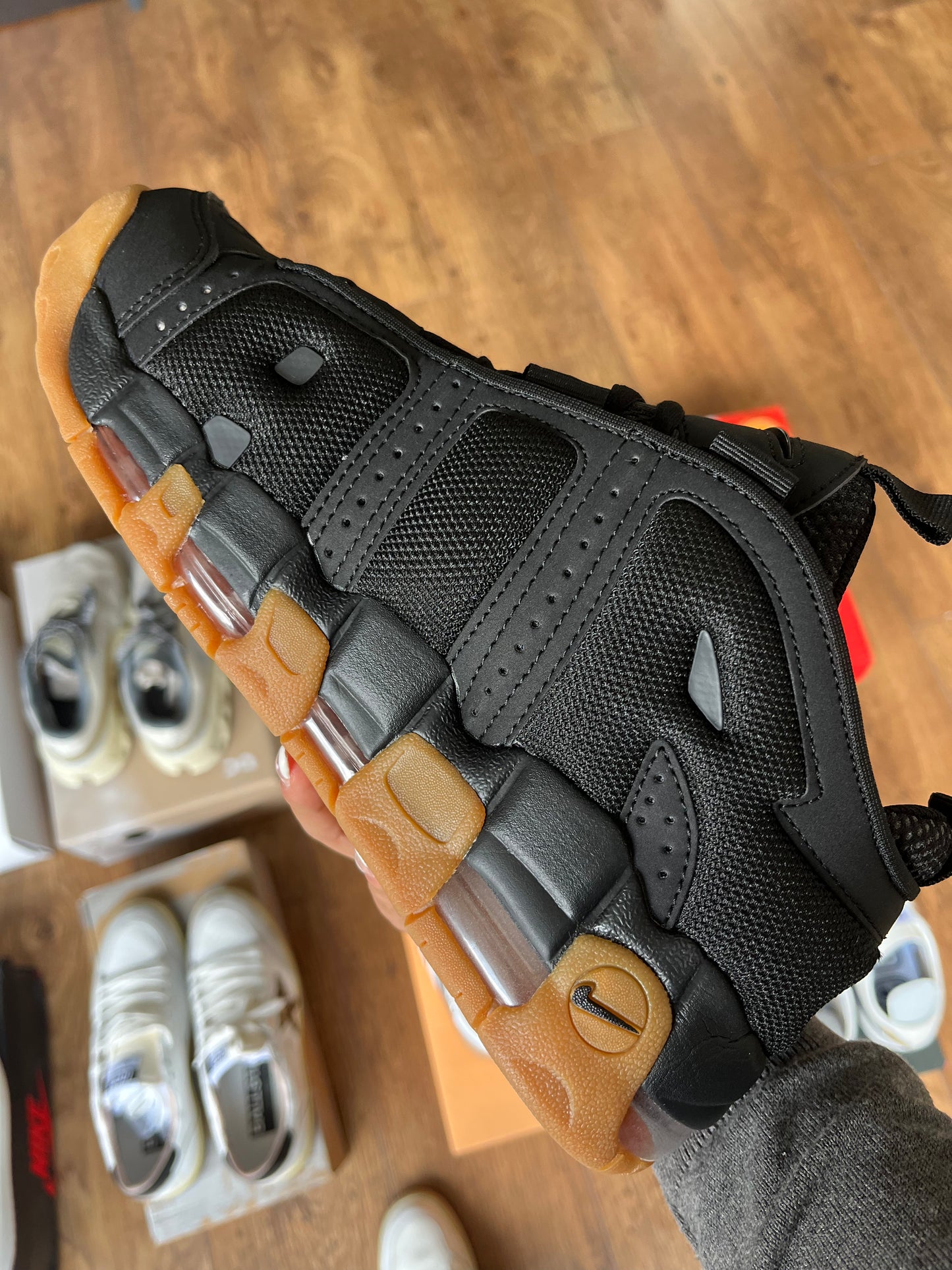 Tenis Nike Air More Uptempo Negro Suela Gum