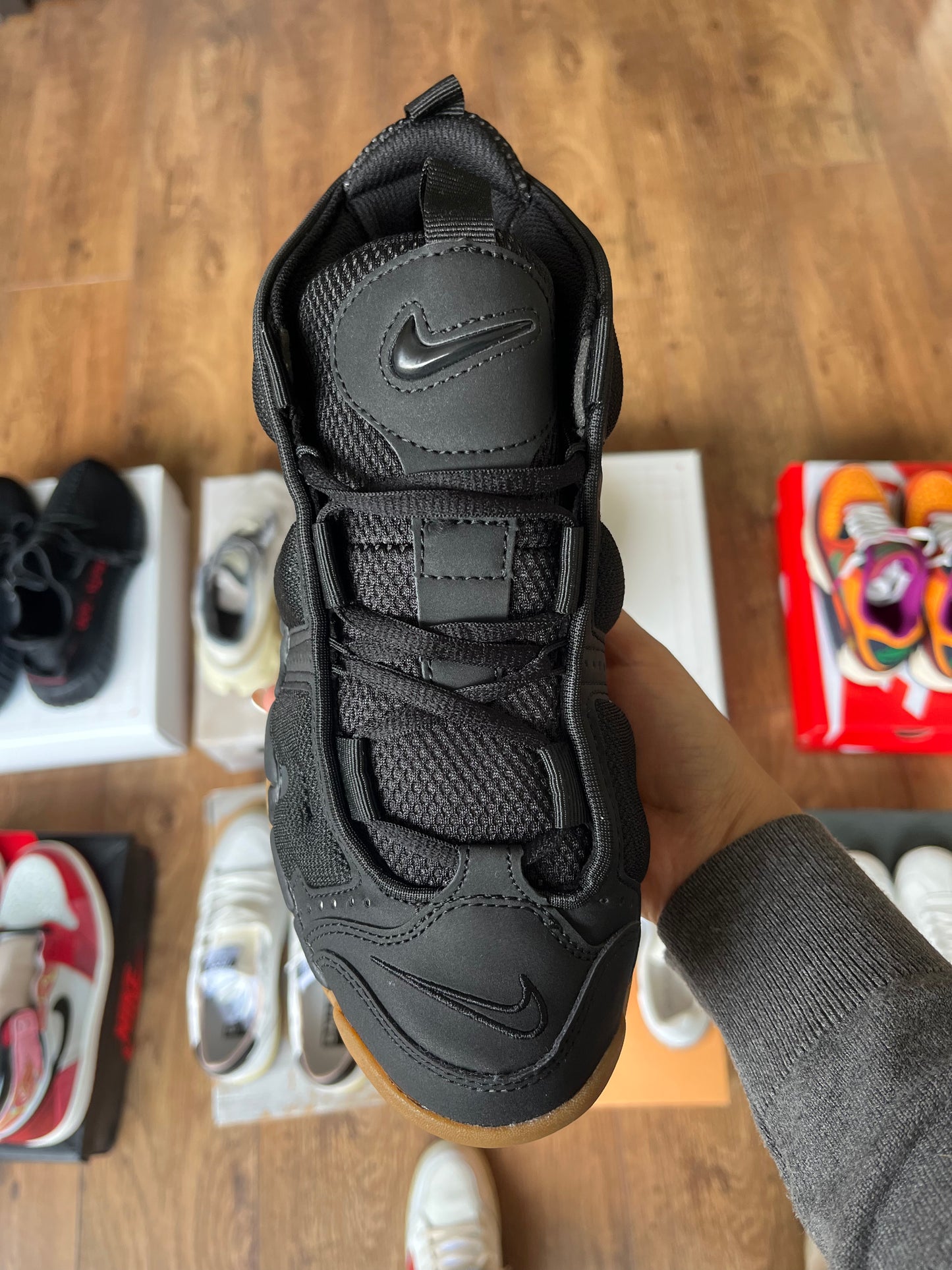 Tenis Nike Air More Uptempo Negro Suela Gum
