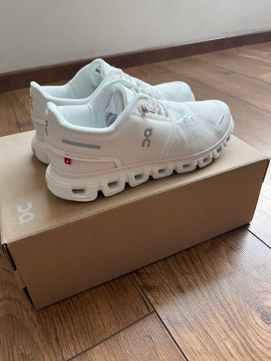 On Cloud 5 Blanco Total | Estilo Minimalista y Confort Suizo