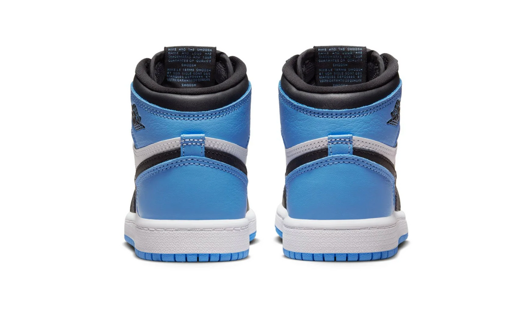 Nike Air Jordan 1 Retro High OG UNC vista trasera